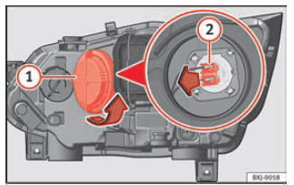 Afb. 113 In de motorruimte: lampje grootlicht.